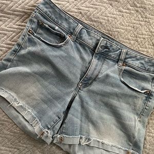 Gently warn , very stretchy and comfy!